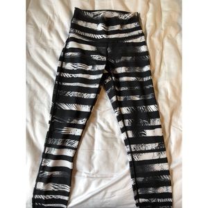 Lululemon Wunder Under Sz 4 - Stripes